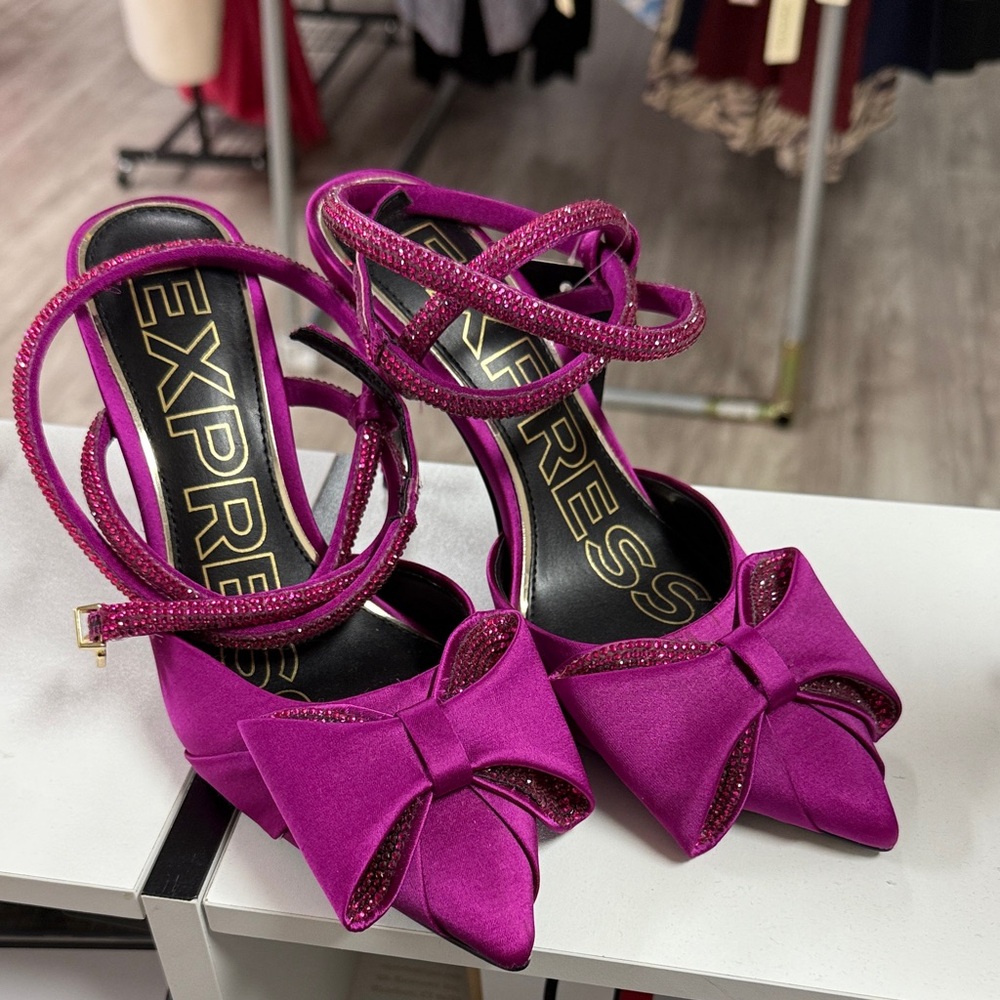 Express Women's Magenta Bow Heels